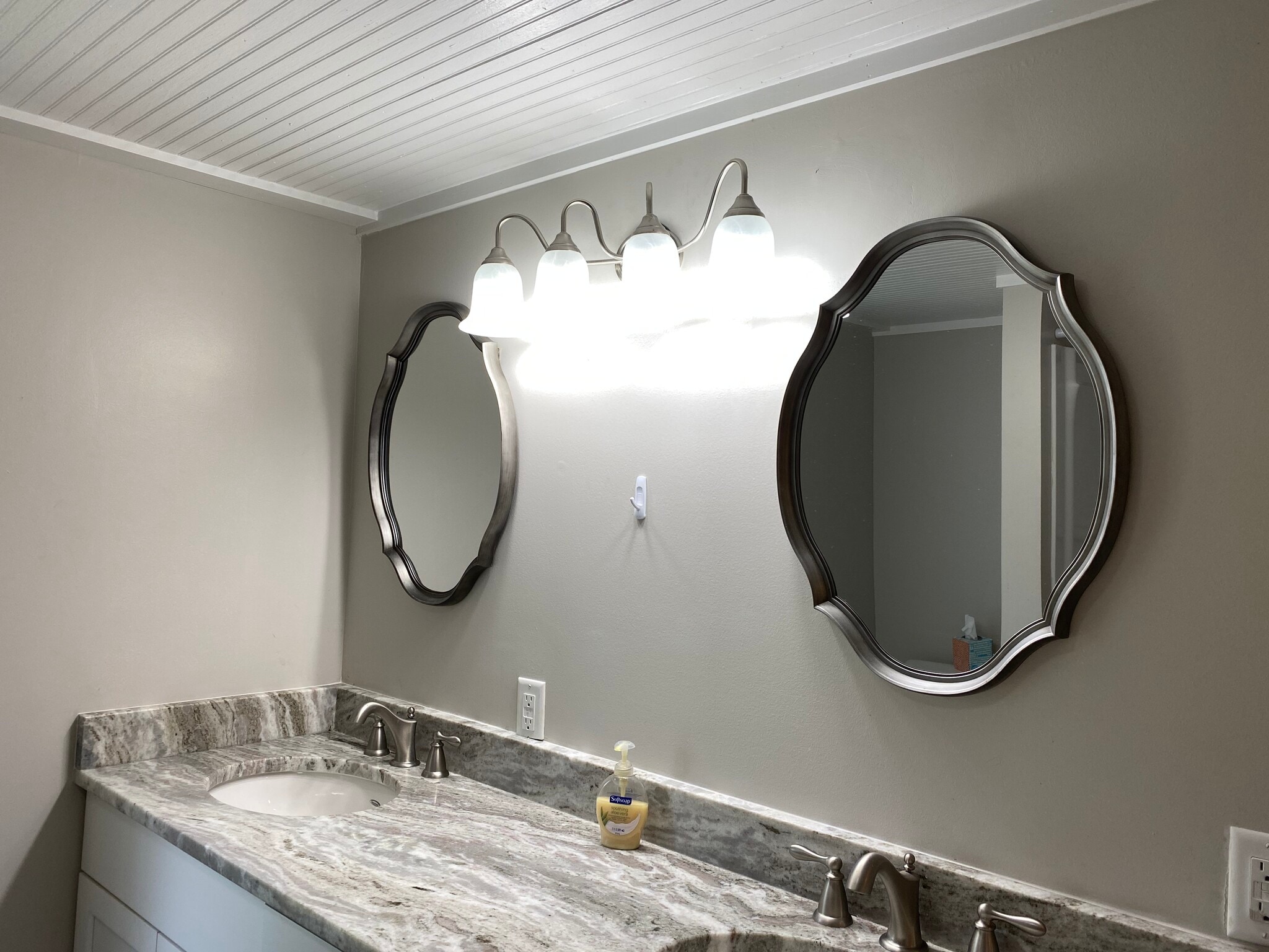 Bath natural stone countertop - 445 Hampton St