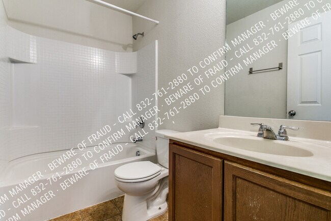 Building Photo - 1128 Foxglove Ln
