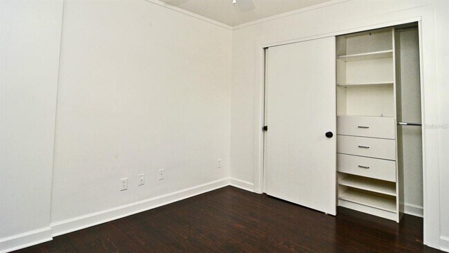 Building Photo - 544 N Knowles Ave