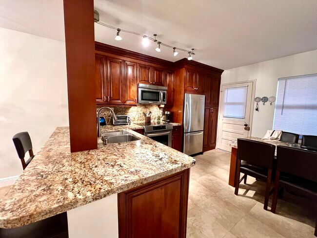 Building Photo - 2871 N Ocean Blvd