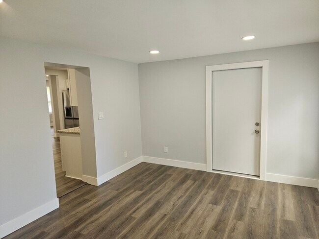 Building Photo - 4 bedroom newly remodeled Milton Home