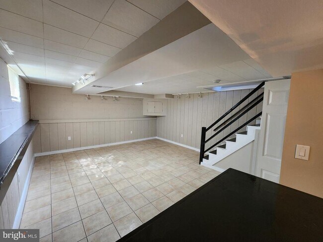 Building Photo - 1925 Ewald Ave