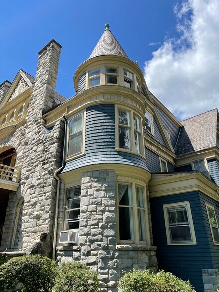 Building Photo - 154 Academy St