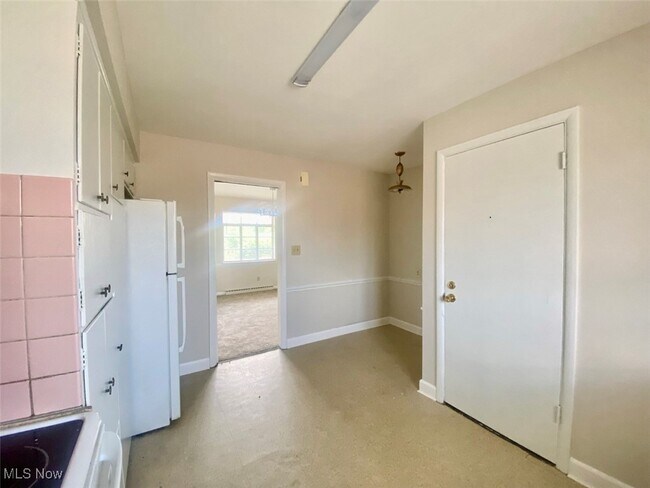 Building Photo - 463 Treeside Dr