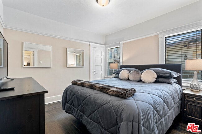 Building Photo - 607 N Gramercy Pl