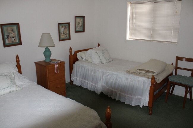 Building Photo - Riverfront 4 Bedroom Vacation Home Includes utiliities