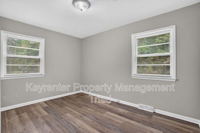 Building Photo - 300 Martingale Dr