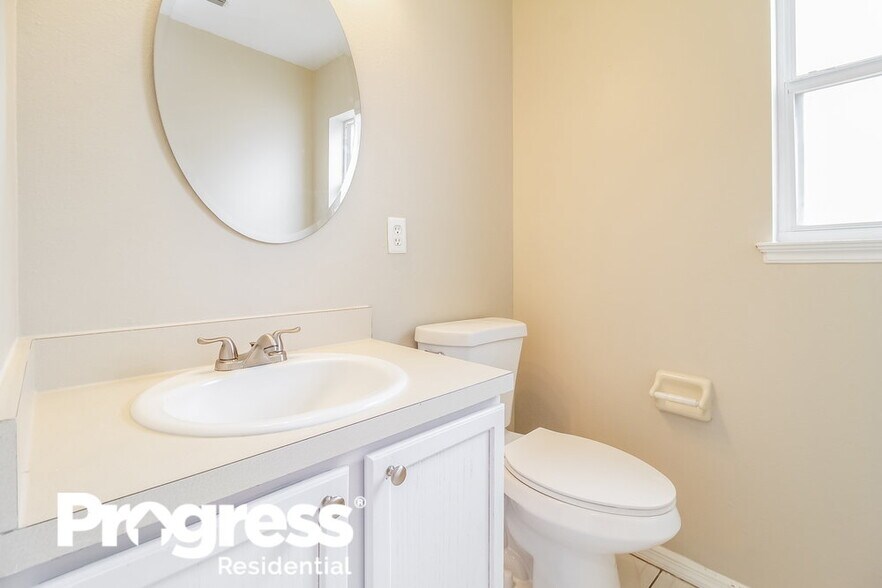 Building Photo - 1204 Ivy Meadow Dr