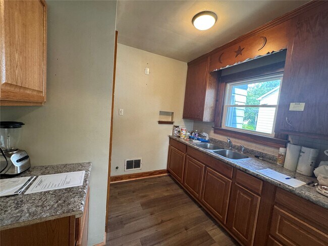 Building Photo - 1107 Bristow St