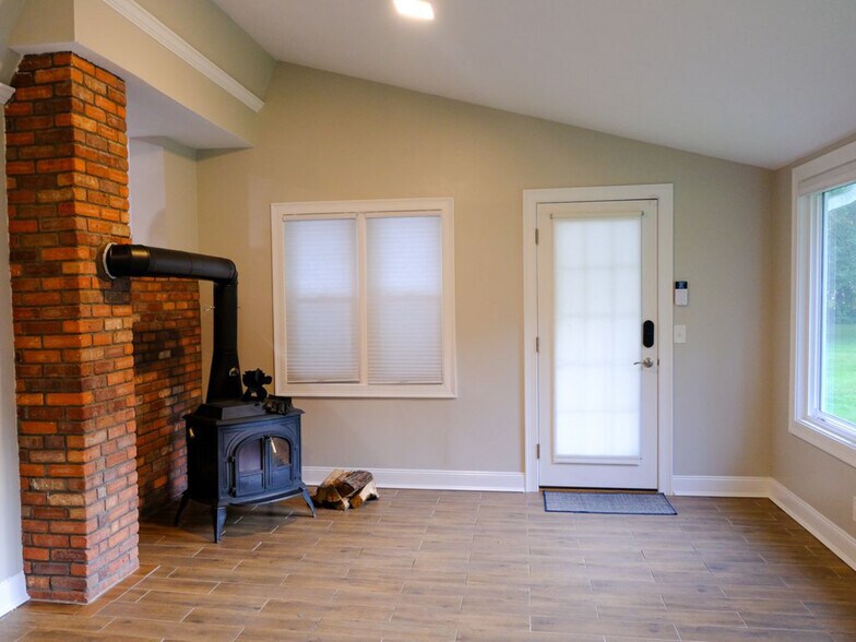 Back living room - 7 Maple Ave