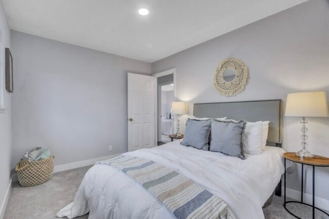 Building Photo - Live Oak Ct