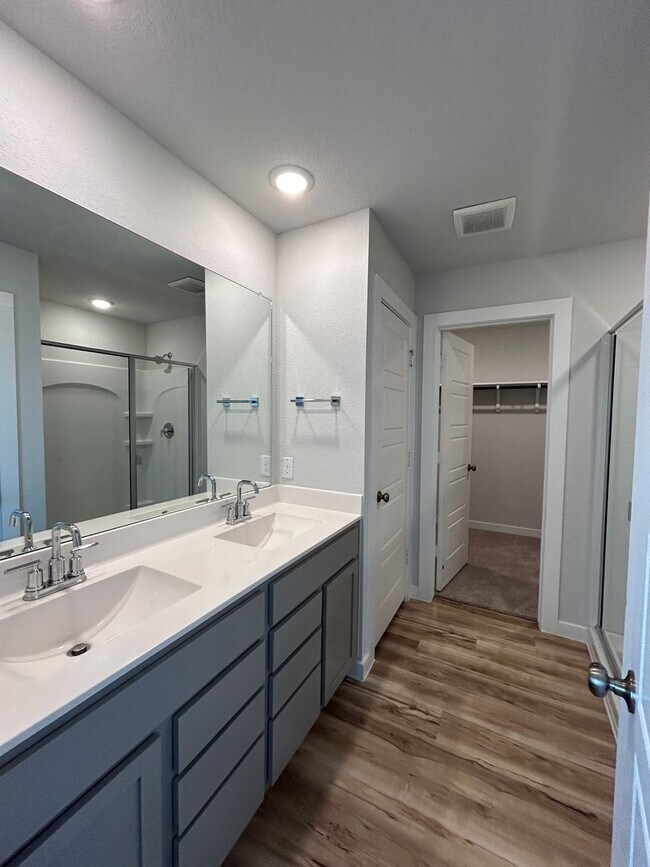 Building Photo - Walking Distance to Long Creek High School / Fridge, Washer & Dryer Included / Fenced in Yard / N...