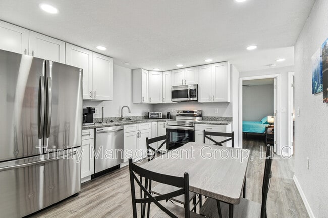 Building Photo - 10033 Brunswick Ln