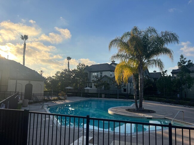 Building Photo - Great 2-bedroom 2 bath condo with A/C, 1 car garage and additional