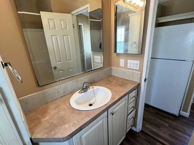 Building Photo - 3318 Chicago Bears St