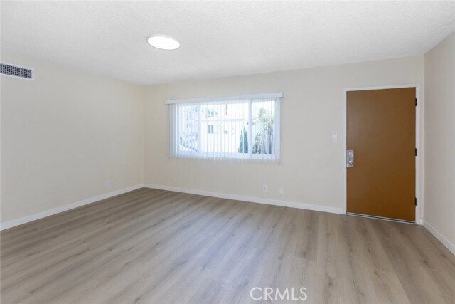 Building Photo - 7143 Bellaire Ave