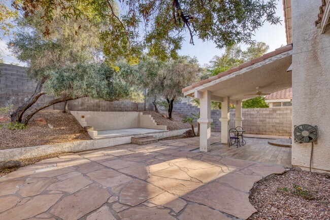 Building Photo - 2345 Potters