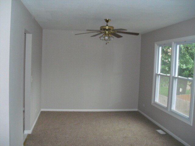 Building Photo - 253 Windsor Dr