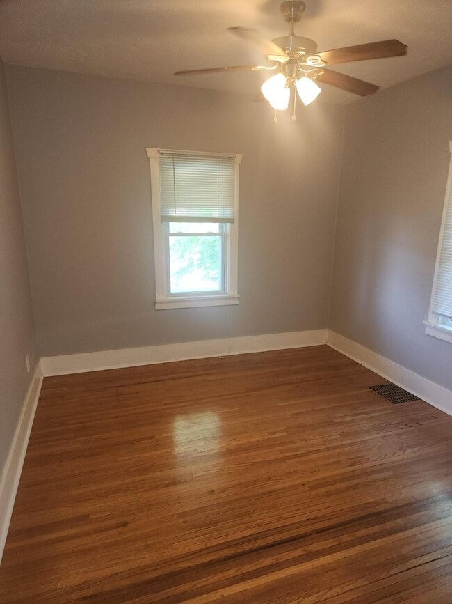 Building Photo - Northside 2 bedroom, 1 bathroom for rent