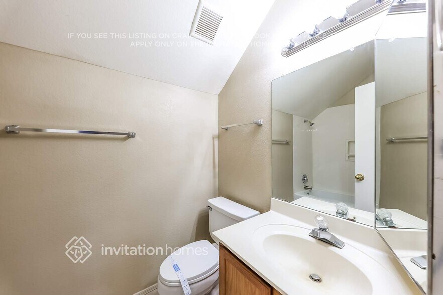 Building Photo - 2349 W Garden Dr