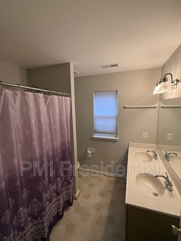 Building Photo - 8008 Moss Gate Ct