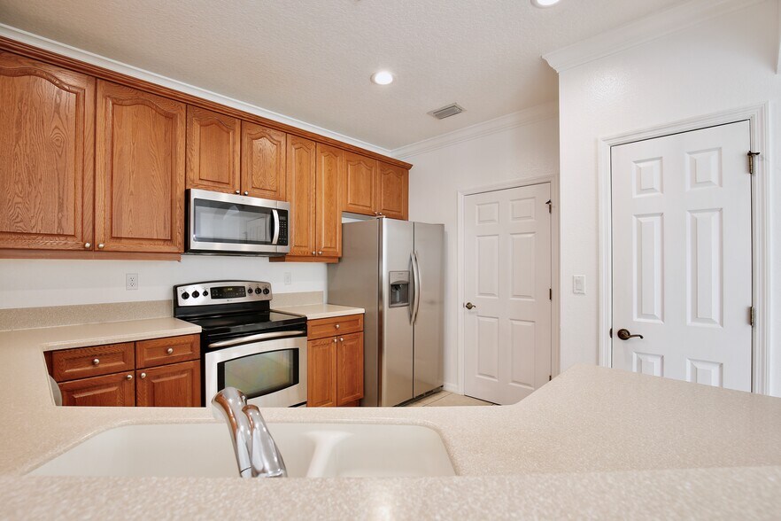 Building Photo - 11564 Mizzon Dr