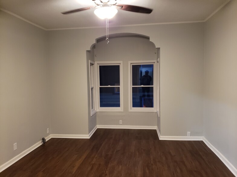 Building Photo - 253 Oak St