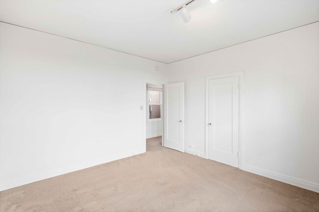 Building Photo - 645 S Detroit St