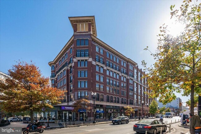 Building Photo - 1390 Kenyon St NW