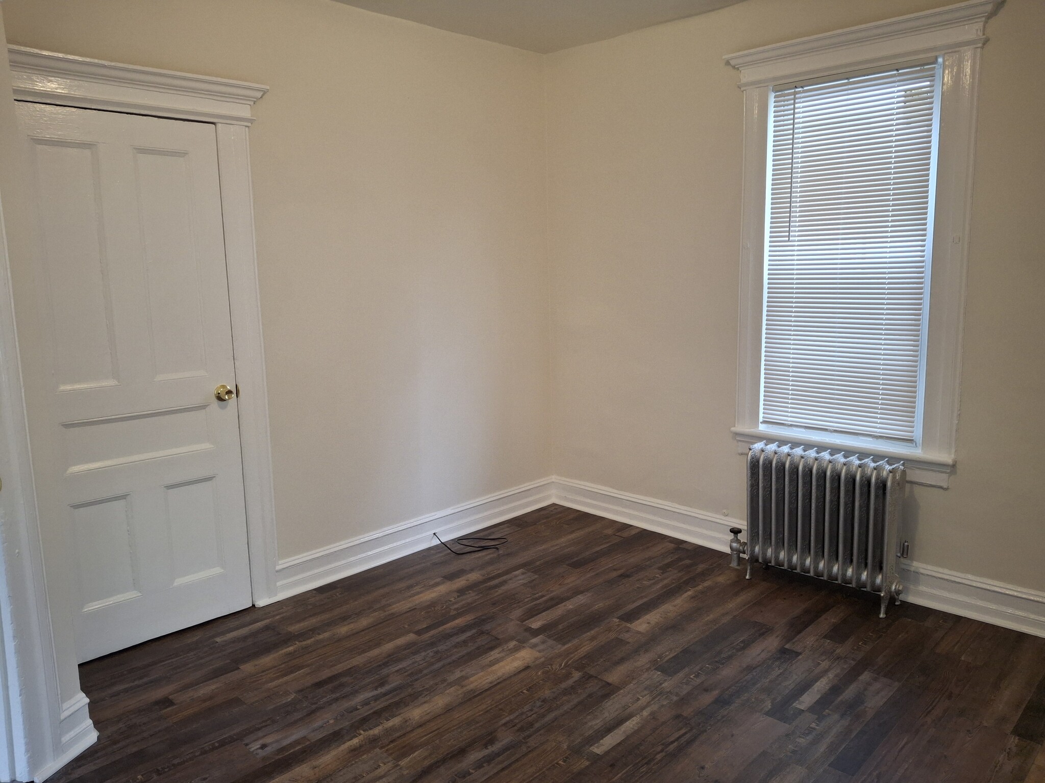 Back Bedroom - 104 N Munn Ave