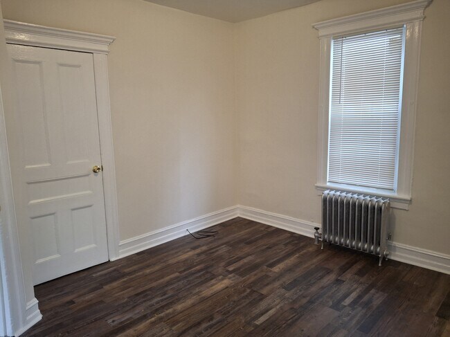Back Bedroom - 104 N Munn Ave