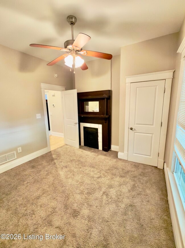 Building Photo - 2125 Crittenden Dr