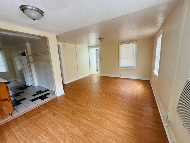 Building Photo - 320 21st Ave S