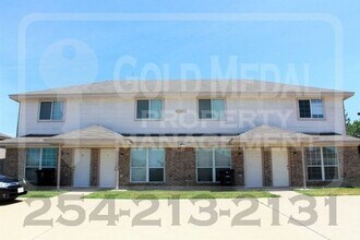 Building Photo - Charming 3-bed, 2-bath fourplex located in southwest Killeen. - Now available for rent!