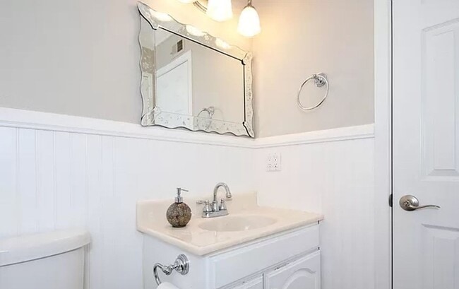 Building Photo - Cute 4 Bedroom House Located in the Heart of Rancho Bernardo!