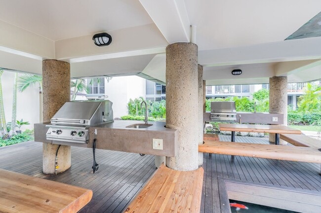 Building Photo - Furnished 1 Bed 1 Bath 1 Parking at Honolulu Park Place