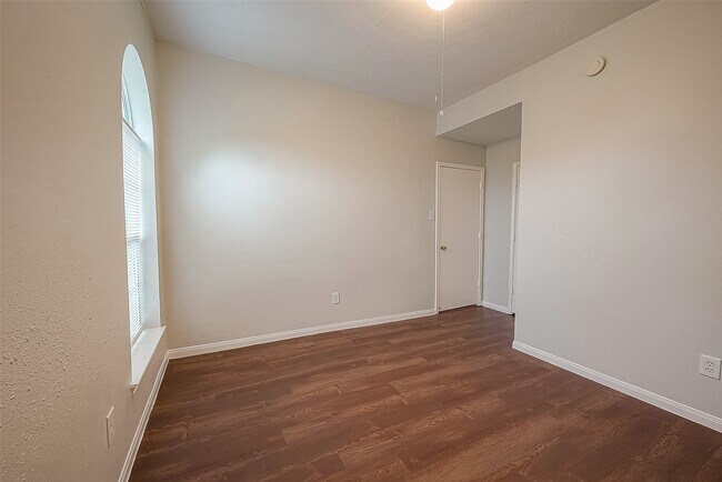 Building Photo - 17523 Coventry Oaks Dr