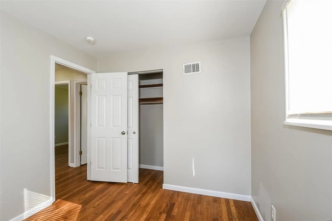 Building Photo - 745 Northmoor Dr