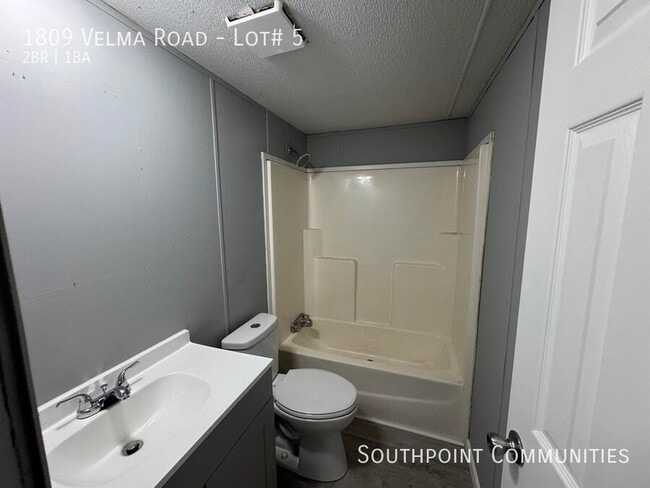 Building Photo - 1809 Velma Rd