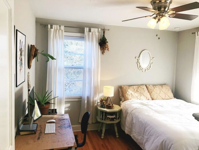 Building Photo - **UPDATED 3-BEDROOM DUPLEX WITH ATTACHED G...