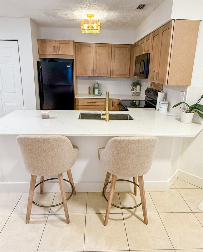 Building Photo - 2445 SW 18th Terrace