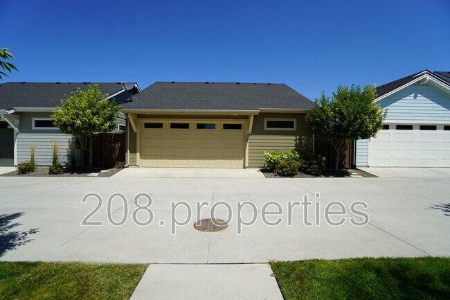Building Photo - 407 W Pavilion Ln
