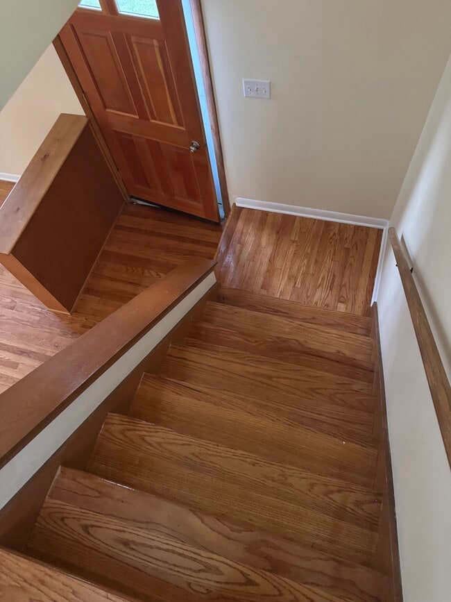 Building Photo - 6262 S Robert Ave