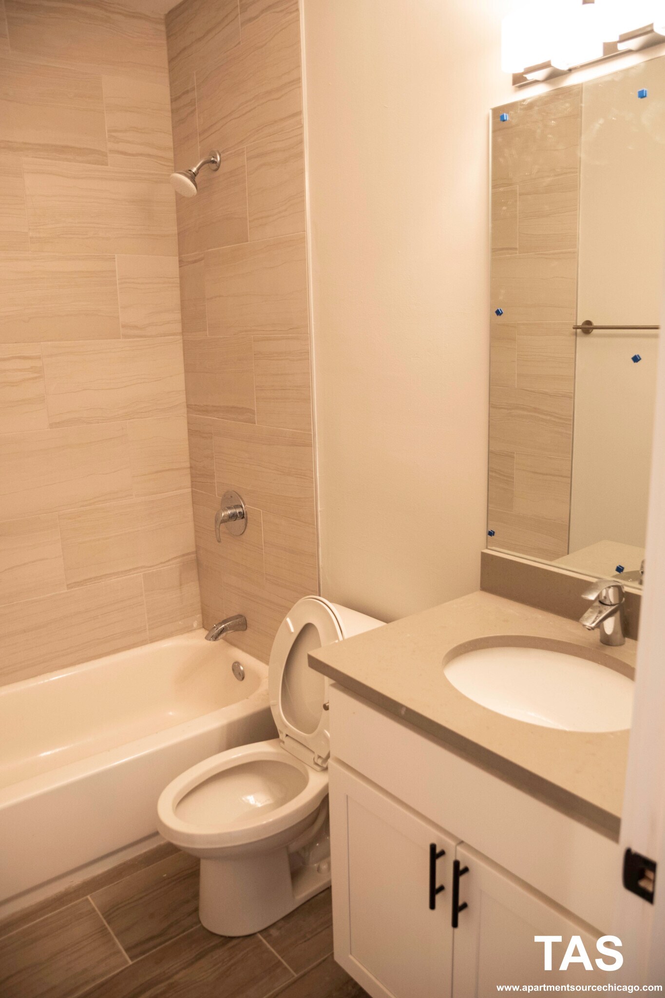 Building Photo - 2320 N Southport Ave