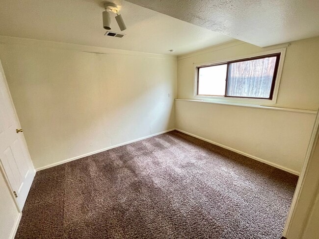 Building Photo - 4 Bed, 2 Bath Loveland, CO Home- Fenced Backyard, A/C, & 2 Car Garage!