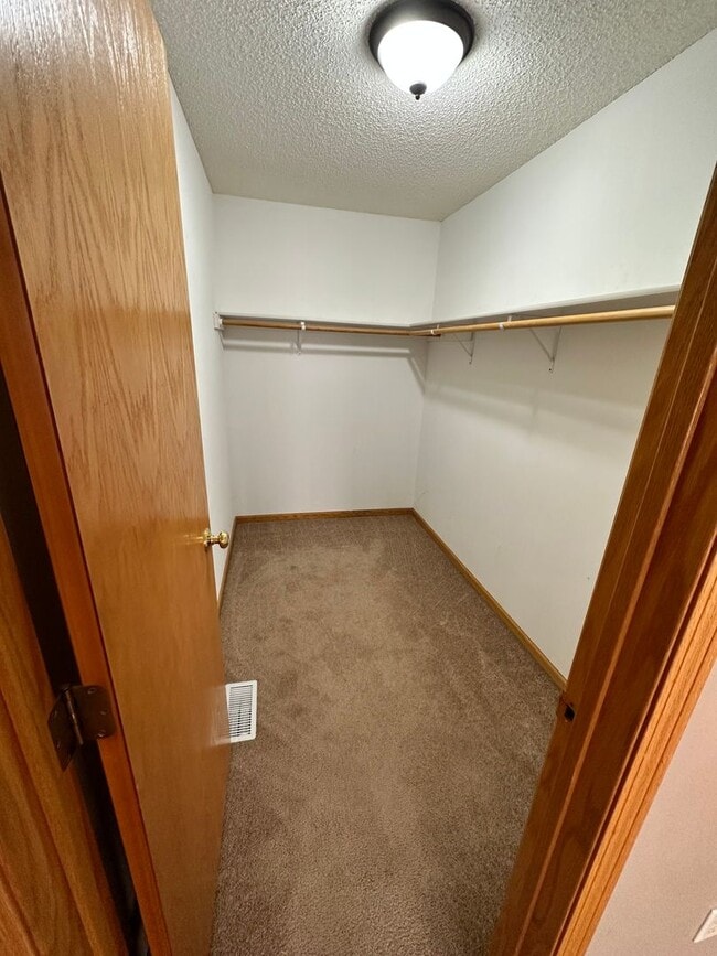 Building Photo - Beauting 2 Bed Town Home for Rent