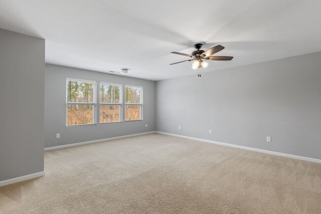 Building Photo - Newer Home in Reedy Fork, SS Appliance, Granite Counter-tops, Island, Office, Den, FP, Loft, Gara...