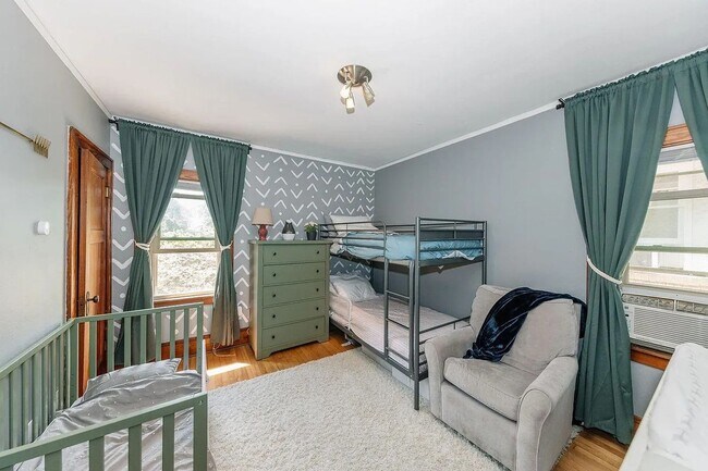 Building Photo - DG-1549 N 57th Street