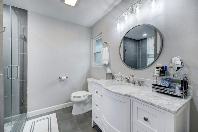 Building Photo - 7926 Ridgeview Dr