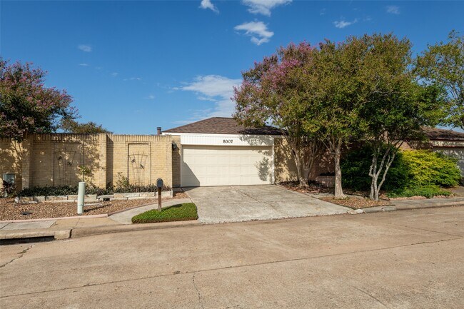 Building Photo - 8307 Autumn Wind Dr